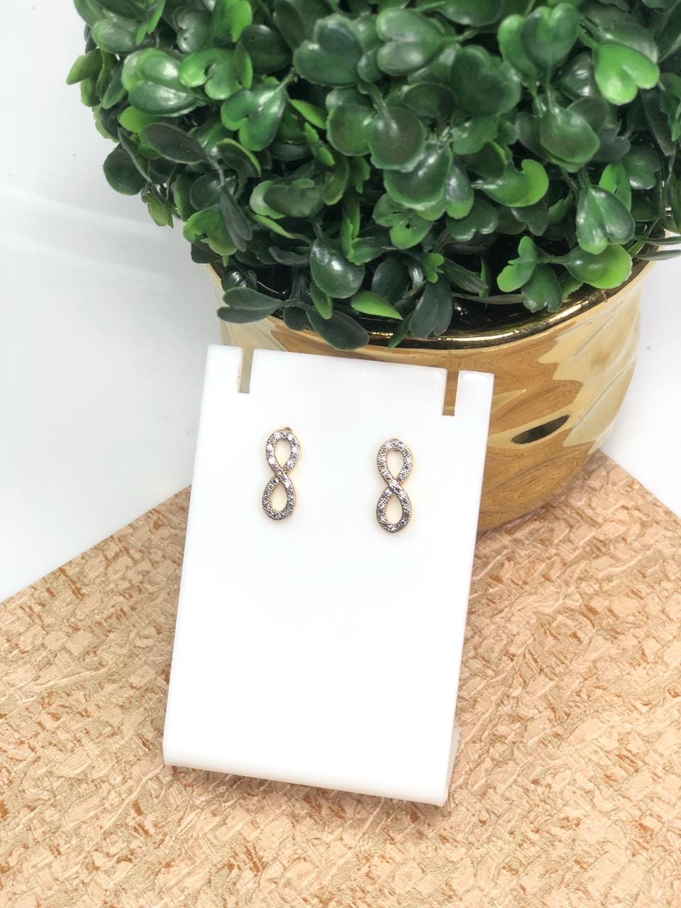 Brinco Infinito Zirconia Semijoia Dourada