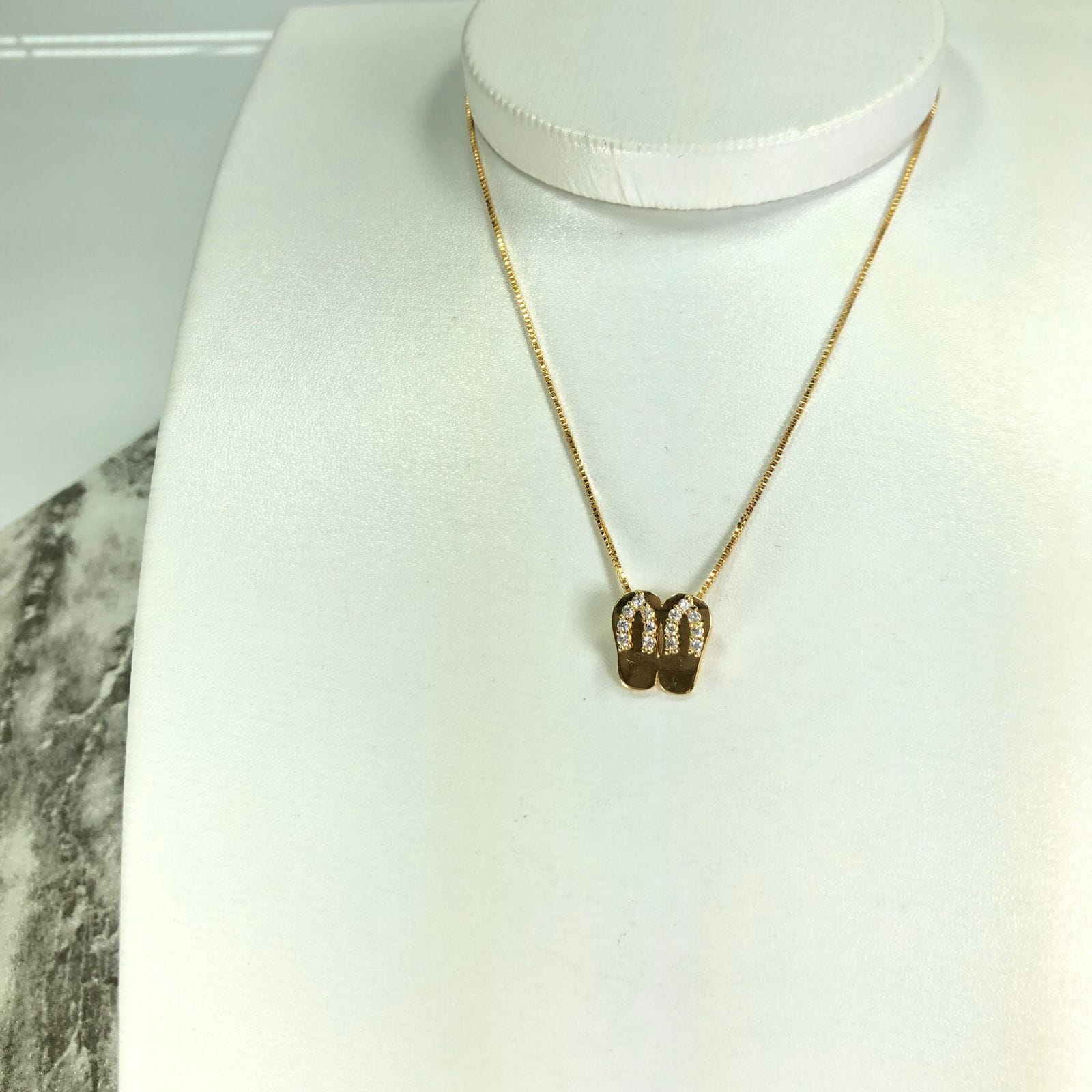 Gargantilha Chinelo Zirconias Brancas Semijoia