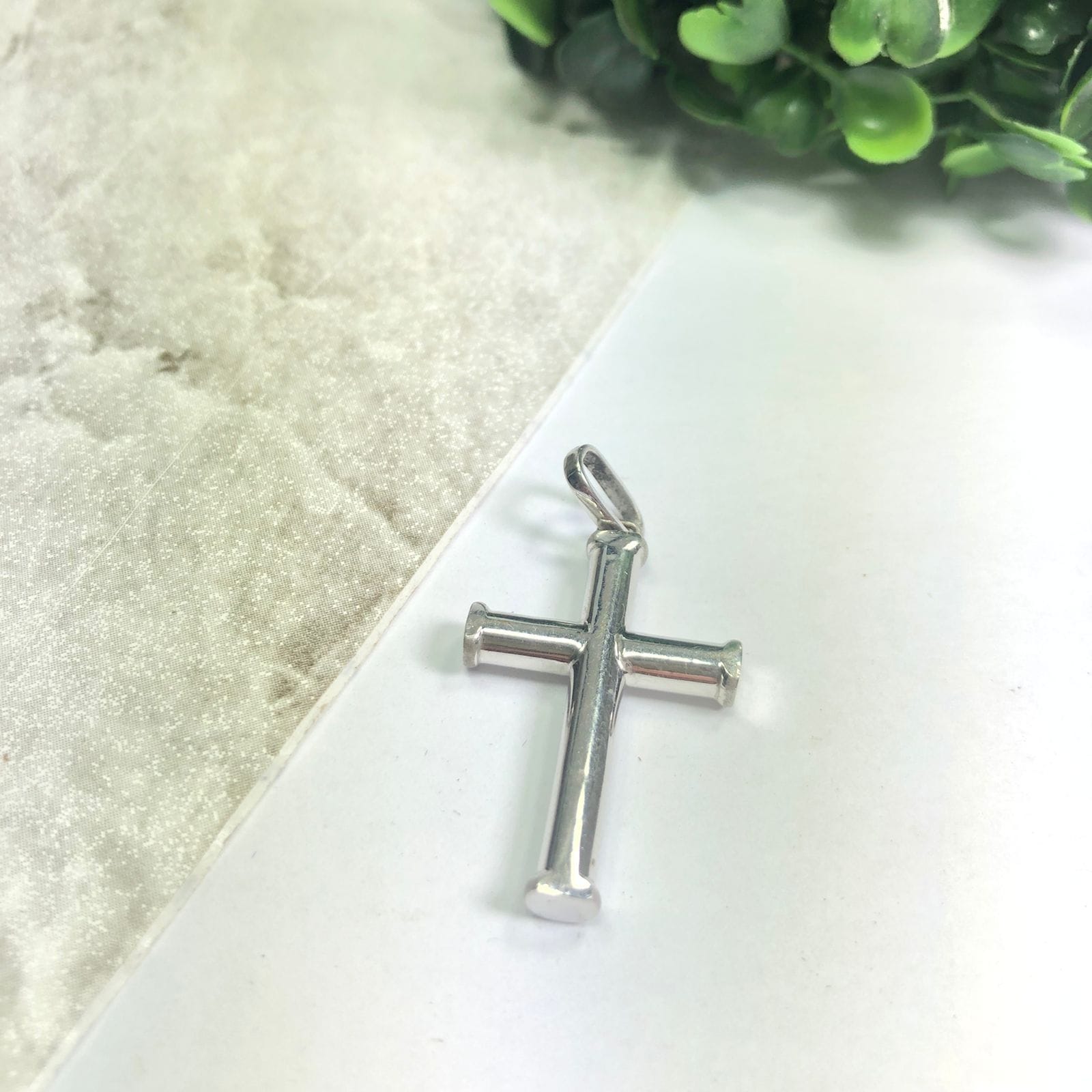 Pingente Cruz Cano em Ouro Branco
