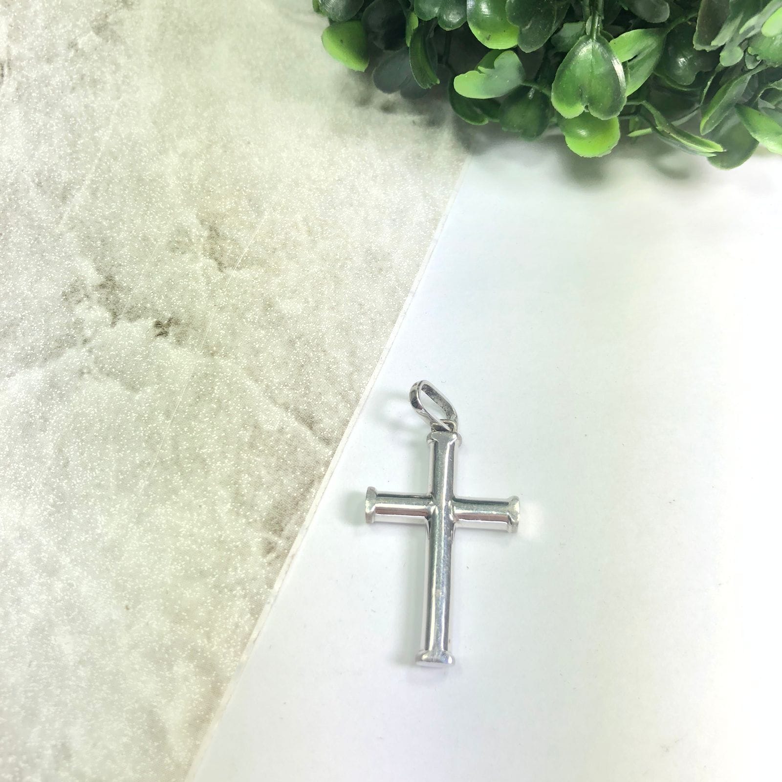 Pingente Cruz Cano em Ouro Branco