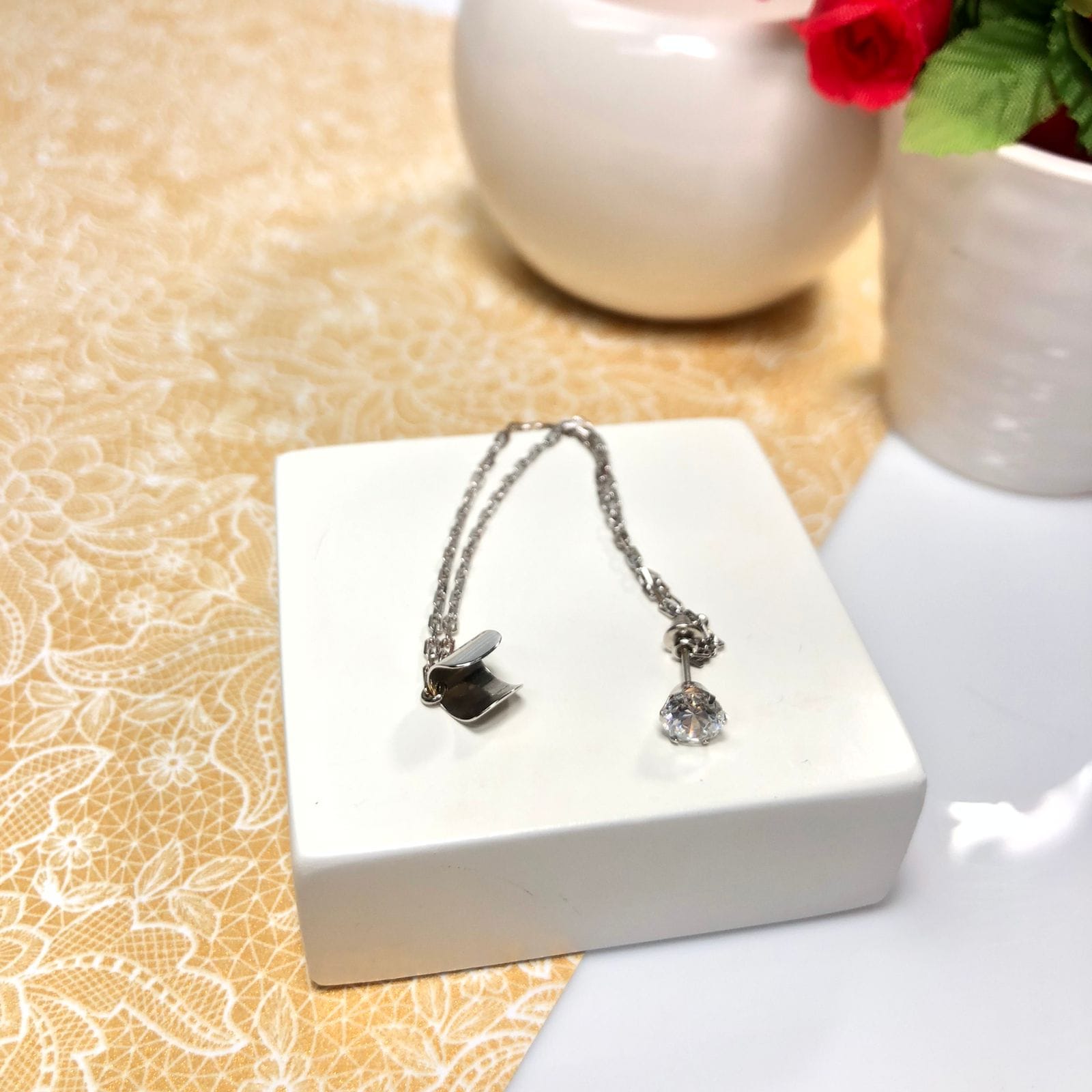 Brinco Ear Cuff Ouro Branco com Zirconia