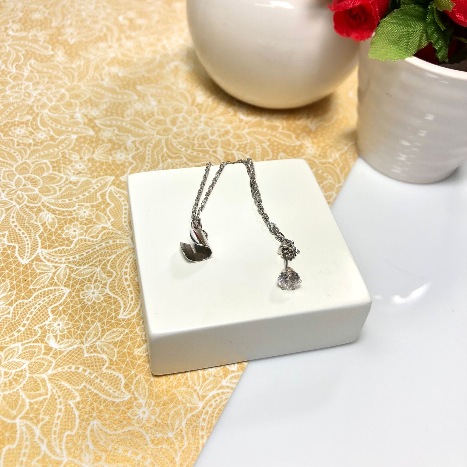 Brinco Ear Cuff Ouro Branco com Zirconia