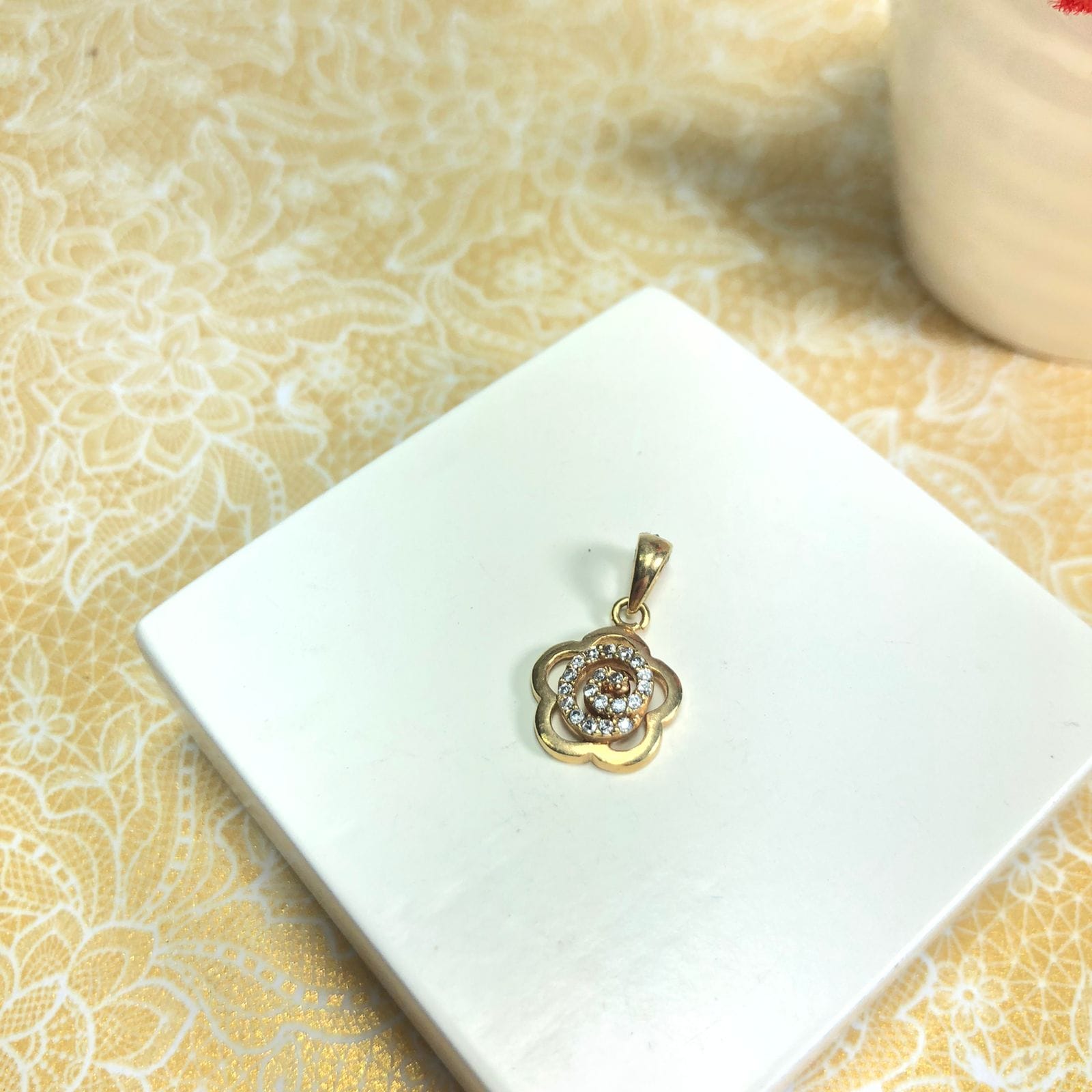 Pingente Flor e Zirconias Semijoia