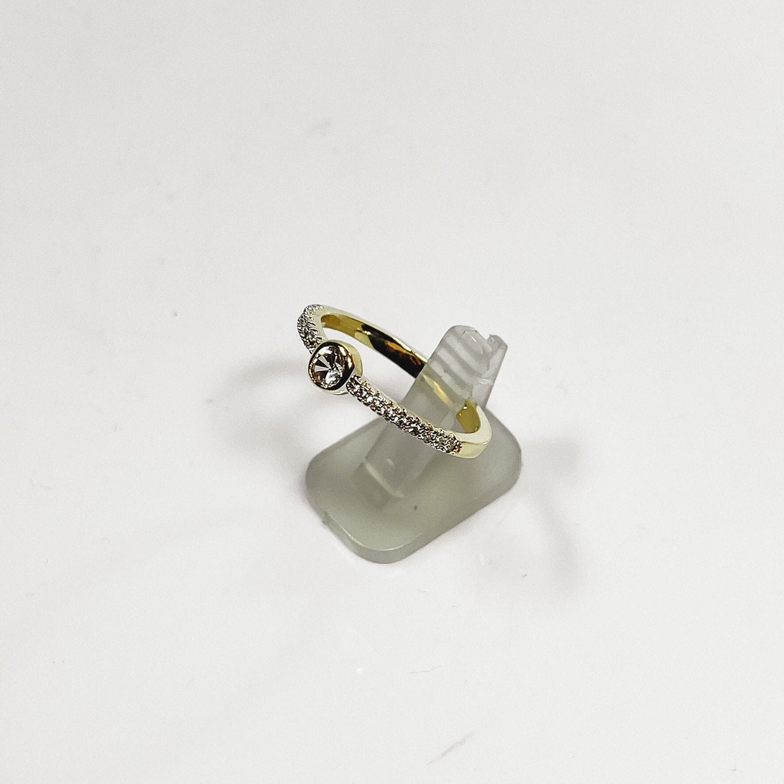Anel solitario Zirconia Redonda com Borda Semijoia