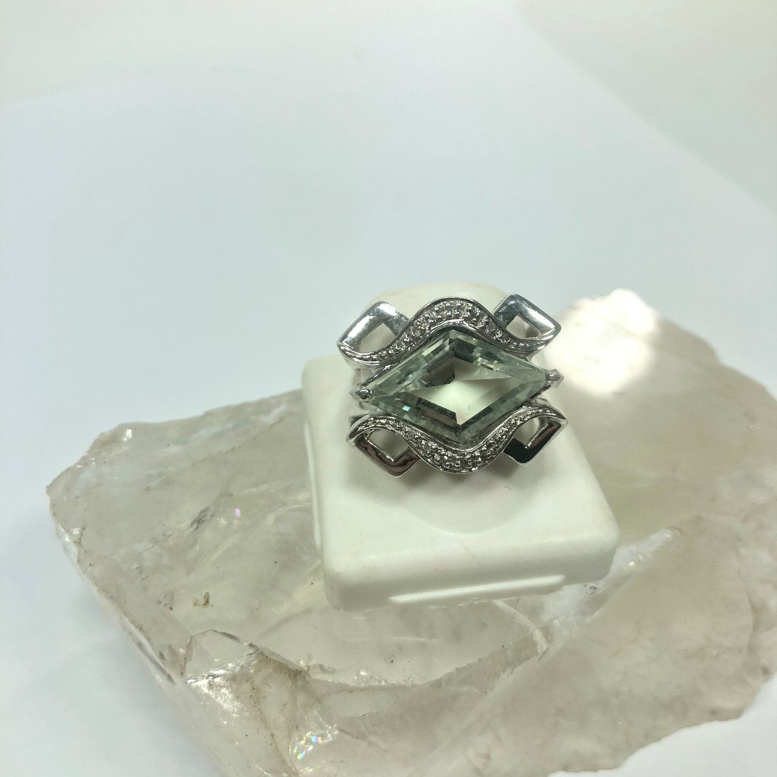 Anel Boca Praziolita Ouro Branco