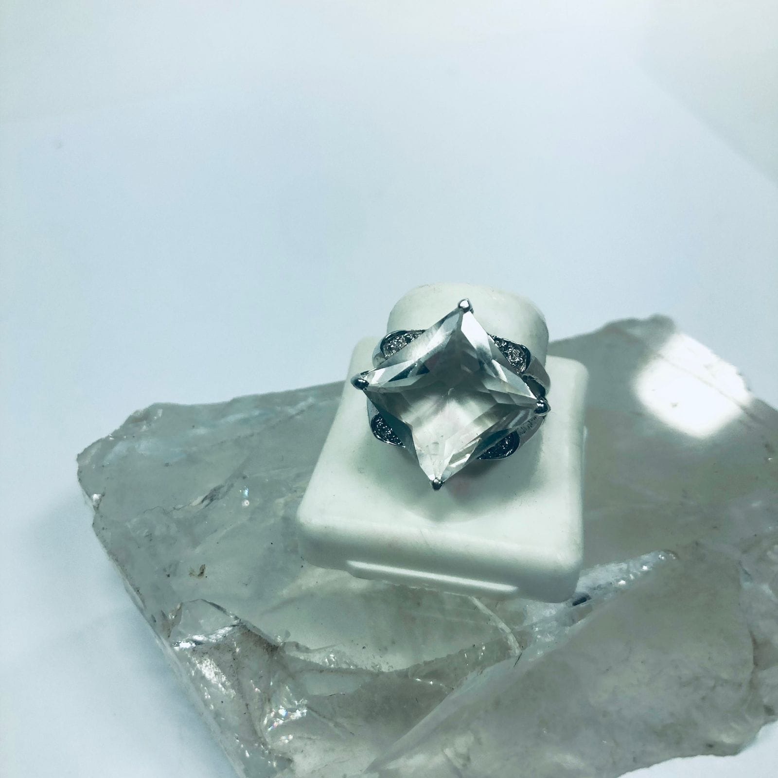 Anel Cristal Ouro Branco